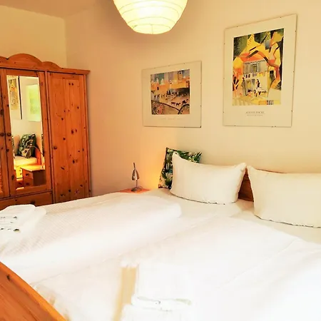 Haus Waldstrasse 32 2 아파트