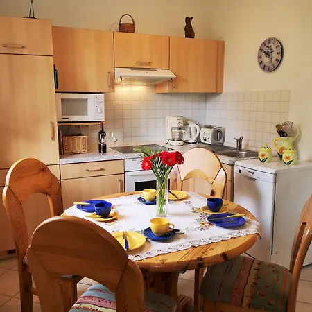 Haus Waldstrasse 32 2 아파트 *